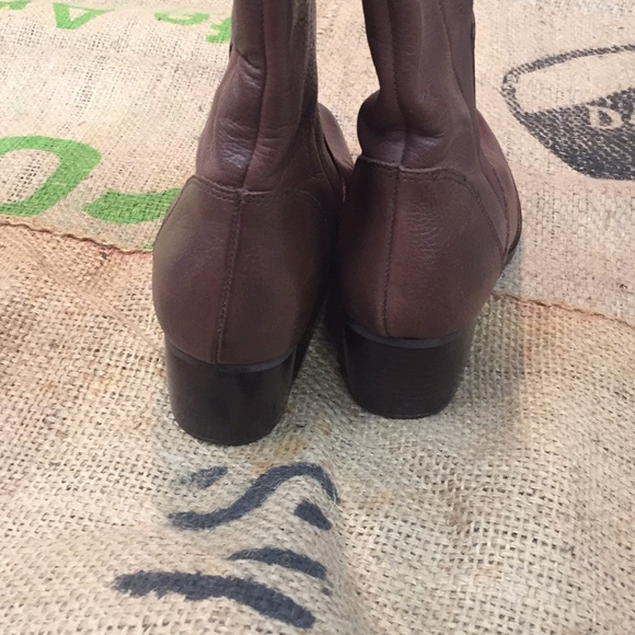 Knee high brown small heel boot - Picture 4 of 5